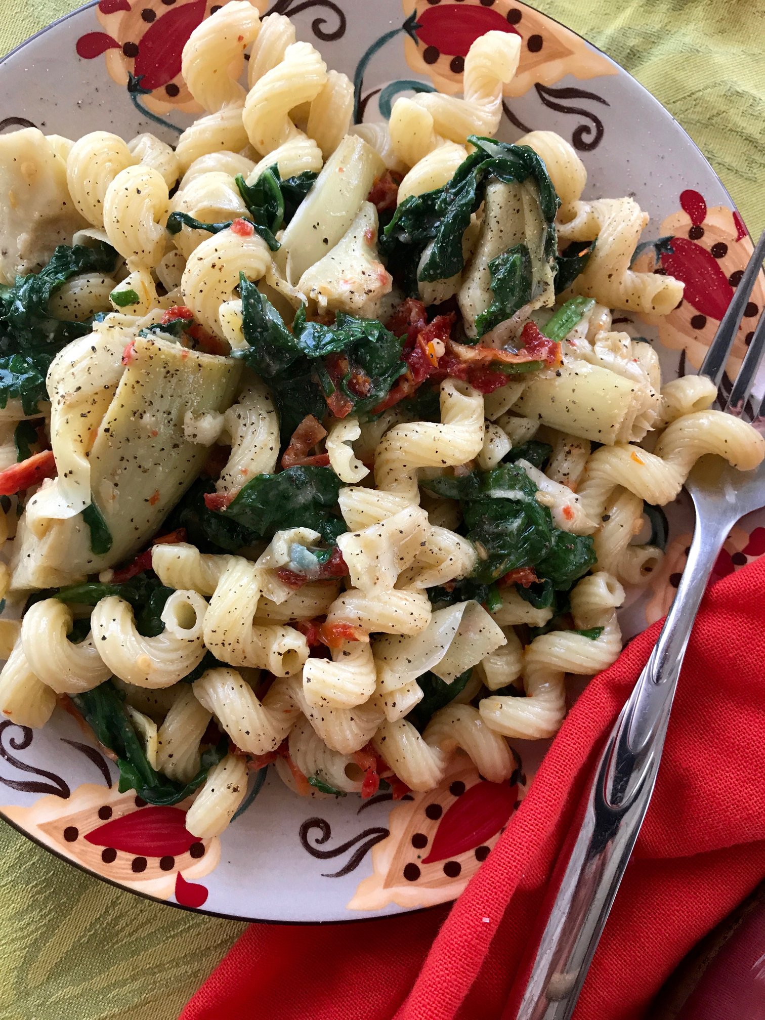 One Pot Spinach, Sun Dried Tomato and Artichoke Pasta